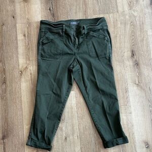 Torrid Dark Green Cropped Women's Khaki Style Cuffed Pants